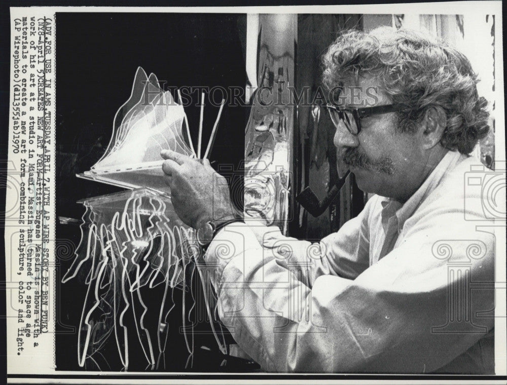 1970 Press Photo Artist, Eugene Massin in his studio - Historic Images