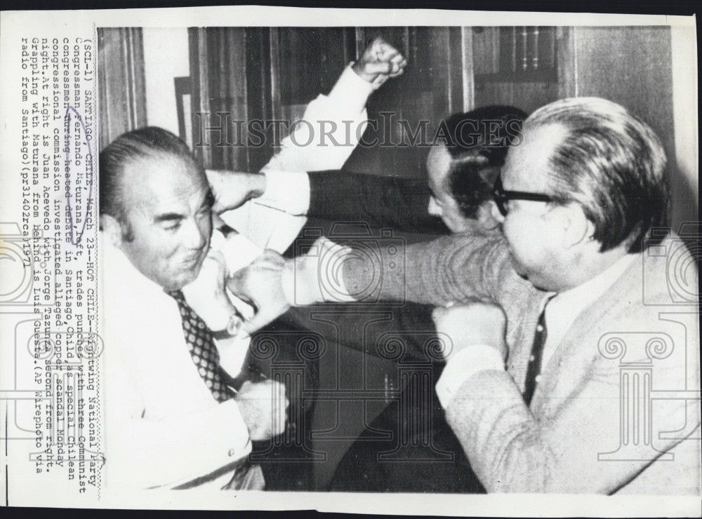 1971 Press Photo Chile pols Fernando Maturana &amp; communists trade punches - Historic Images