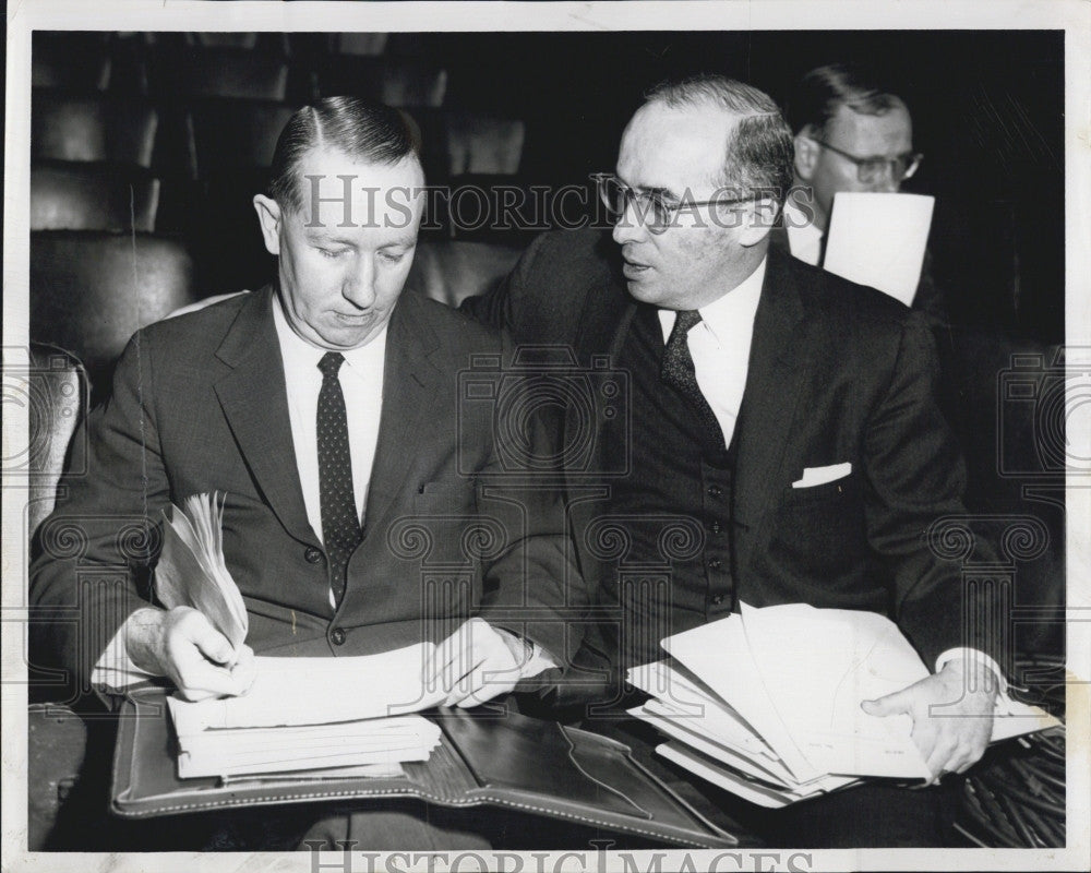 1959 Press Photo Robert T Capeless Tax Commissioner Francis Good Legislative Sec - Historic Images