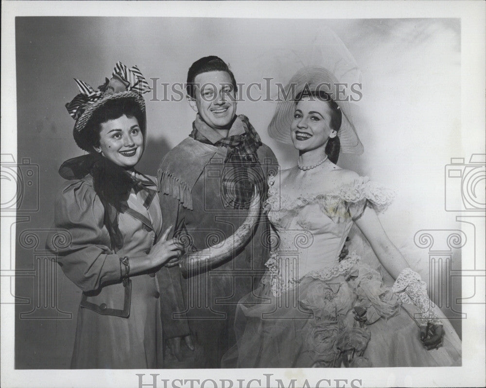 1951 Press Photo Songtress Maureen Cannon(L) Baritone Earl Wrightson - Historic Images