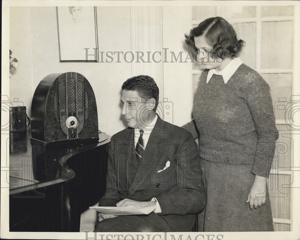 1938 Press Photo Mayor Richard M. Russell of Cambridge and Daughter. - Historic Images