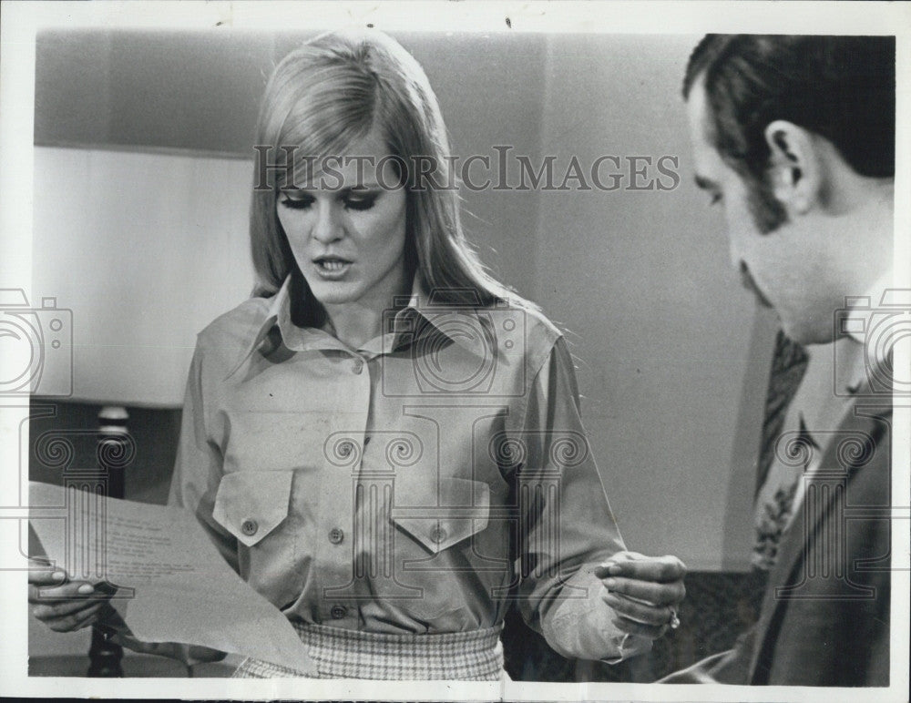 1968 Press Photo Gloria Loring & Bruce Hart Star In The Singers - Historic Images