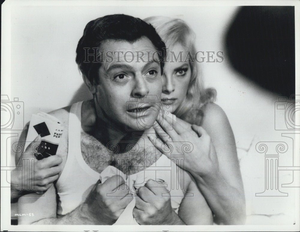 1968 Press Photo Marcellp Mastroianni  &amp; Virna Lisi in &quot;Kiss The Other Sheik&quot; - Historic Images