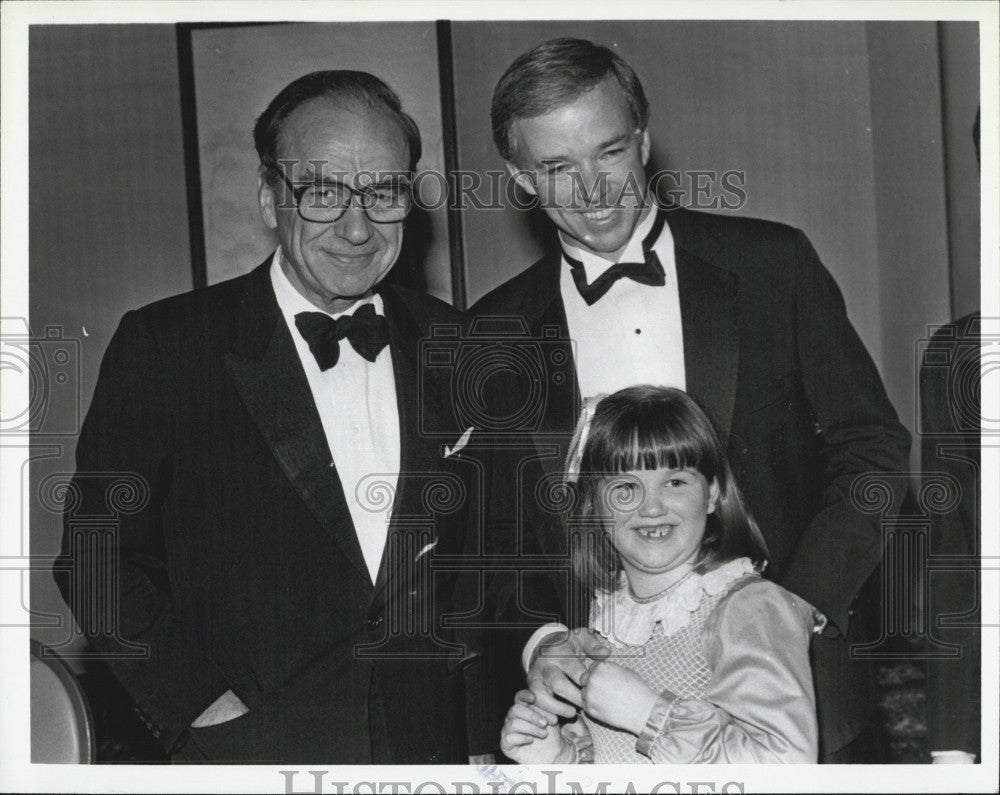 1987 Press Photo Boston Herald publisher Patrick Purcell receiving award with - Historic Images