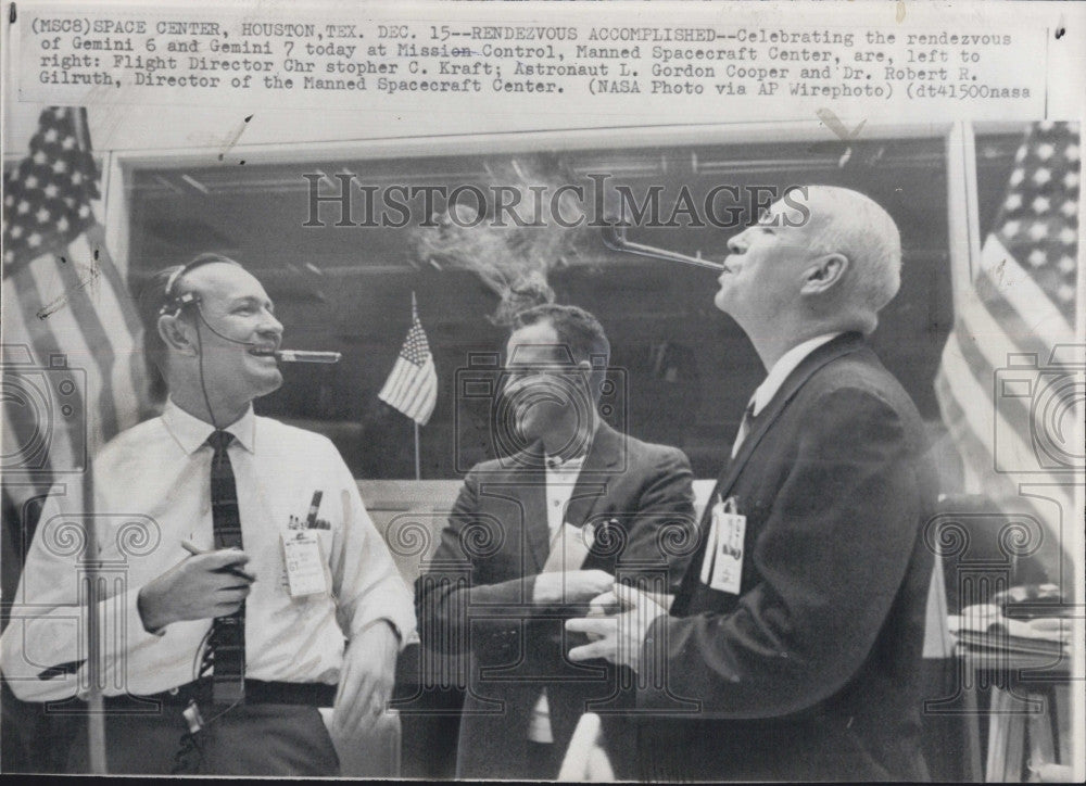 1965 Press Photo Mission Control at Manned Spacecraft Center celebrating are - Historic Images