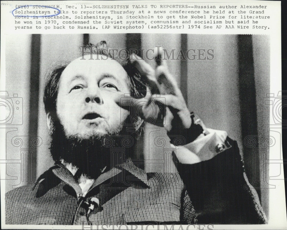 1974 Press Photo Russian Author Alexander Solzhenitsyn at news conference for - Historic Images