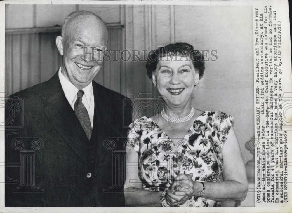 1959 Press Photo President and Mrs Eisenhower at White House on their 43rd - Historic Images