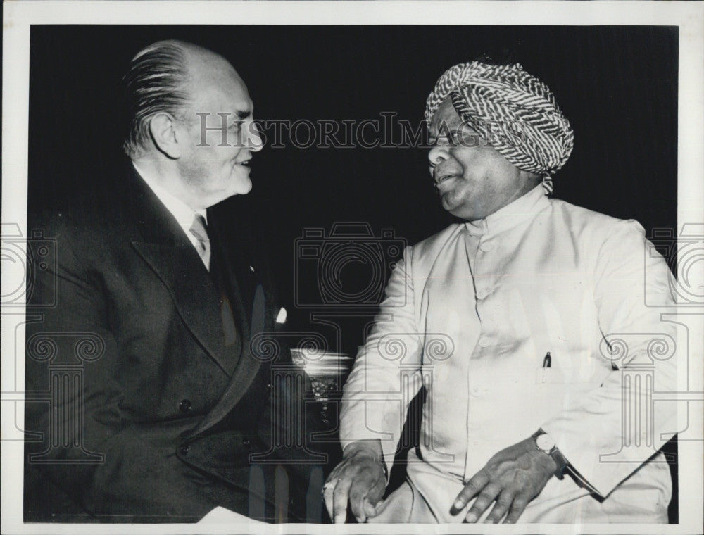 1954 Press Photo Former Danish PM Ole Bjorn Kraft With Raja Bhoj - Historic Images