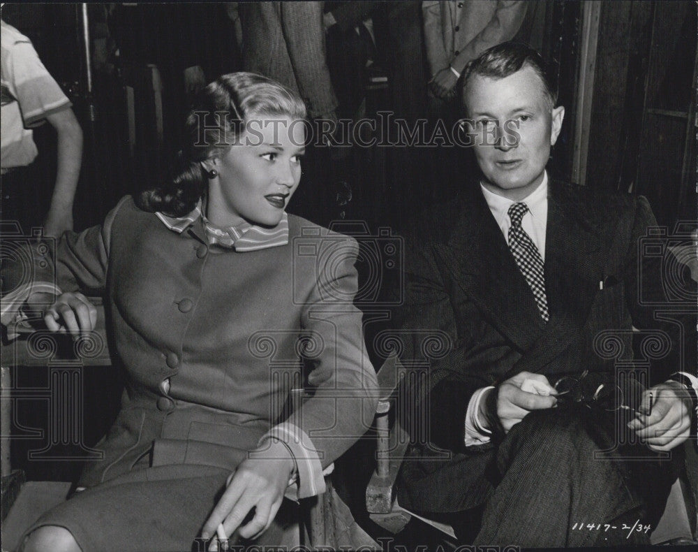 1947 Press Photo Elliot Nugent of &quot;Welcome Stranter&quot; With Actress, Caulfield - Historic Images