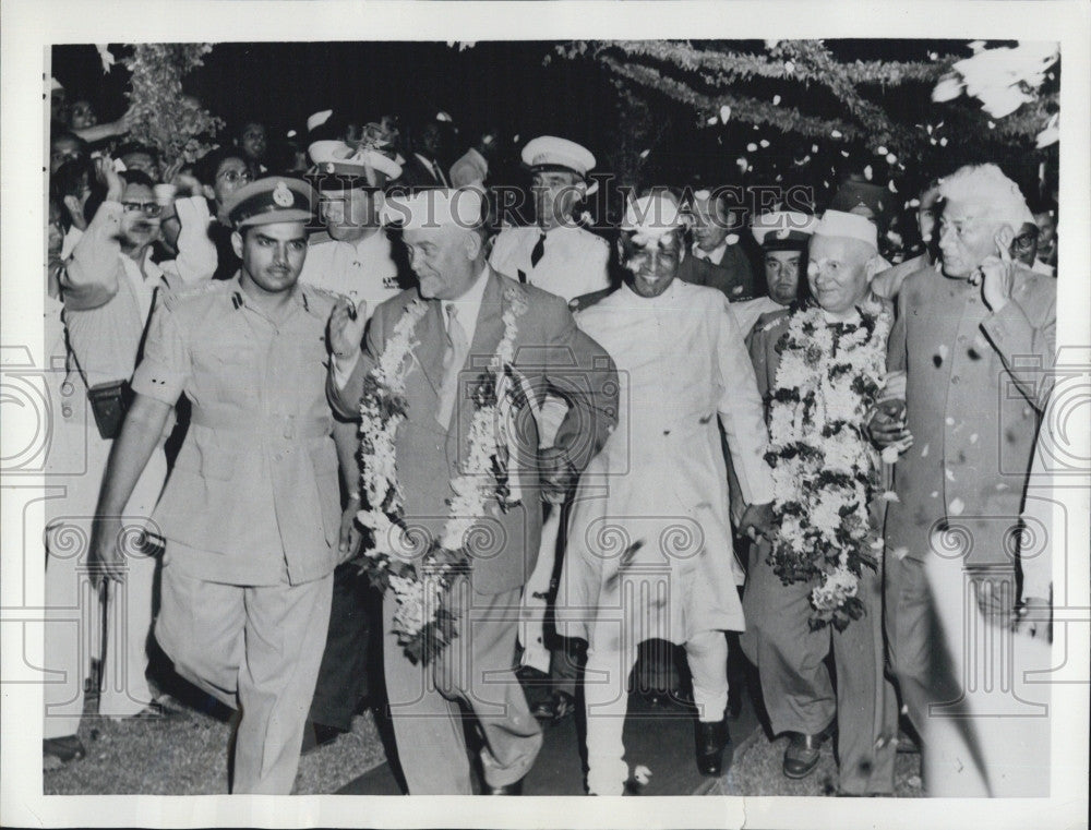 1955 Press Photo Pupala Bulganin, Khruschev in Parade in Bombay - Historic Images