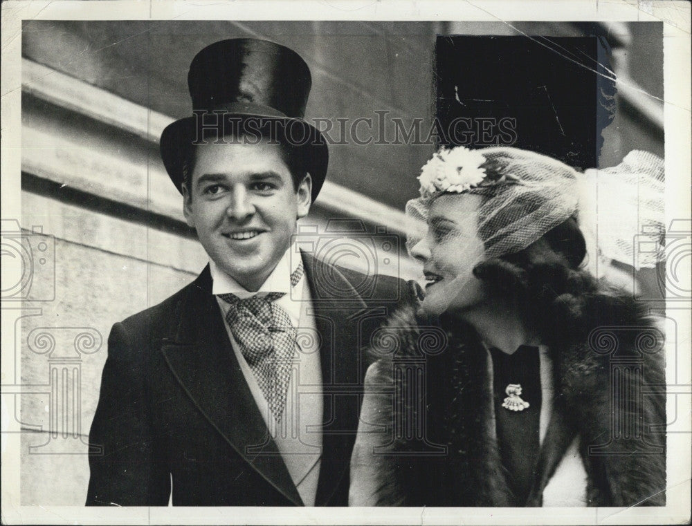 1938 Press Photo Mr & Mrs. Thomas Riggins in Socialite Parade - Historic Images