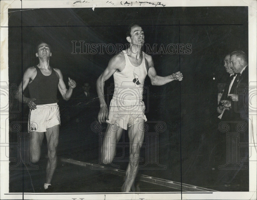 1938 Press Photo Gene Venzke Wins 3/4 Mile Run in - Historic Images