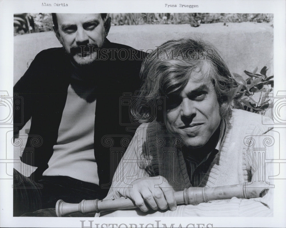 1977 Press Photo Popular Musicians Frans Brueggen &amp; Alan Curtis At Jordan Hall - Historic Images