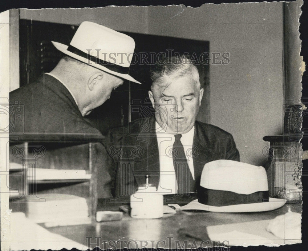 1938 Press Photo Frederick Graves Booked in Chicago to Face Perjury Charges - Historic Images