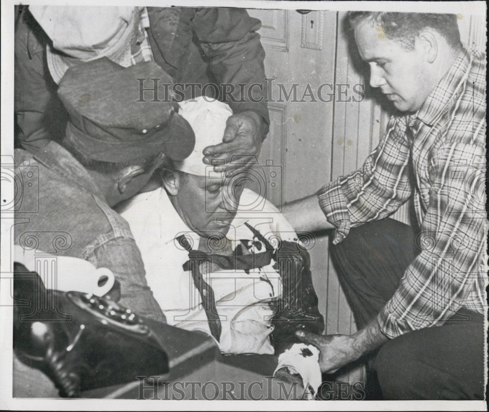 1958 Press Photo A. E. Yow, Rep. of Ironwokers Loc. 492, shot by union member - Historic Images