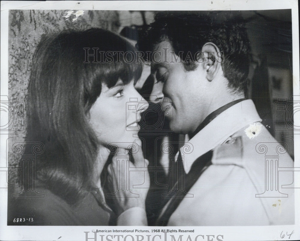 1968 Press Photo Mark Damon &amp; Eleanor Brown Star In The Young The Evil &amp; The Sav - Historic Images