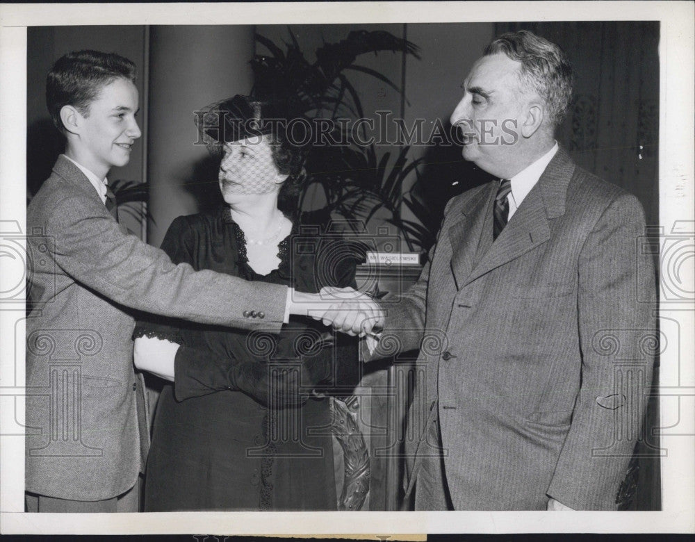 1946 Press Photo New US Chief Justice Fred Vinson Congratulated By Family - Historic Images