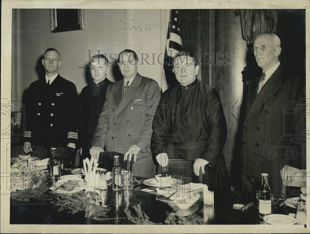 1941 Press Photo Comm C Julian Wheeler USN Rev Joe Fitzgerald Dean Coach Anthony - Historic Images