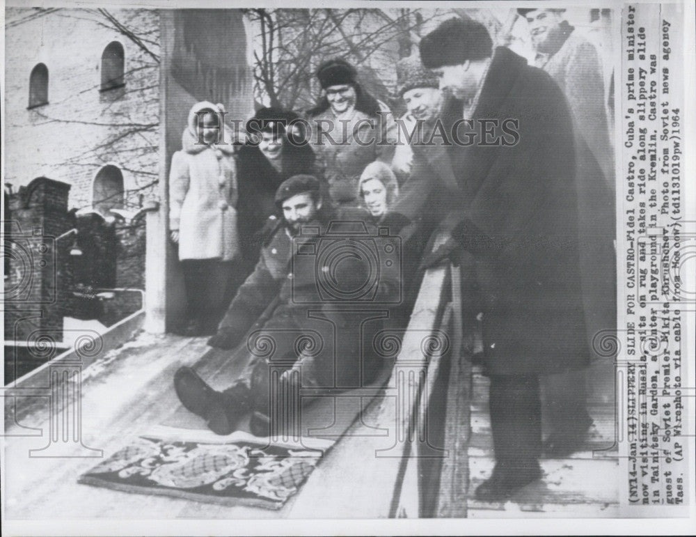 1964 Press Photo Cuba&#39;s Prime Minister Fidel Castro visits Russia takes ride in - Historic Images