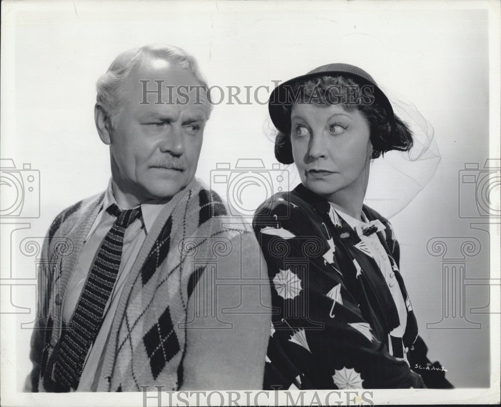 1944 Press Photo Charlie Ruggles and Helen Broderick &quot;3 is a Family&quot; - Historic Images