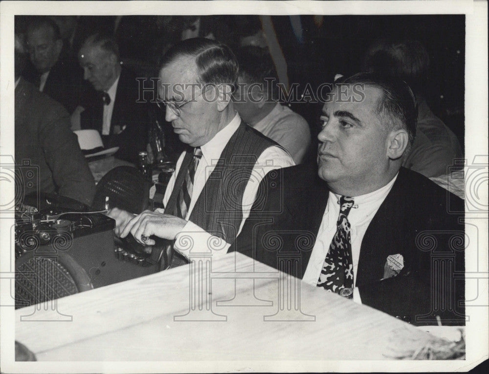 1940 Press Photo Columnist Damn Runyon & Sports Expert Bull Corum At Convention - Historic Images