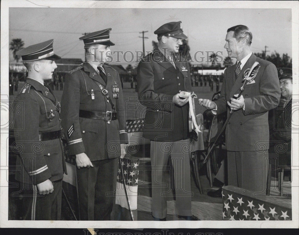 1944 Press Photo Joe Brown and Col. Ralph Snavely in CA Military Academy - Historic Images