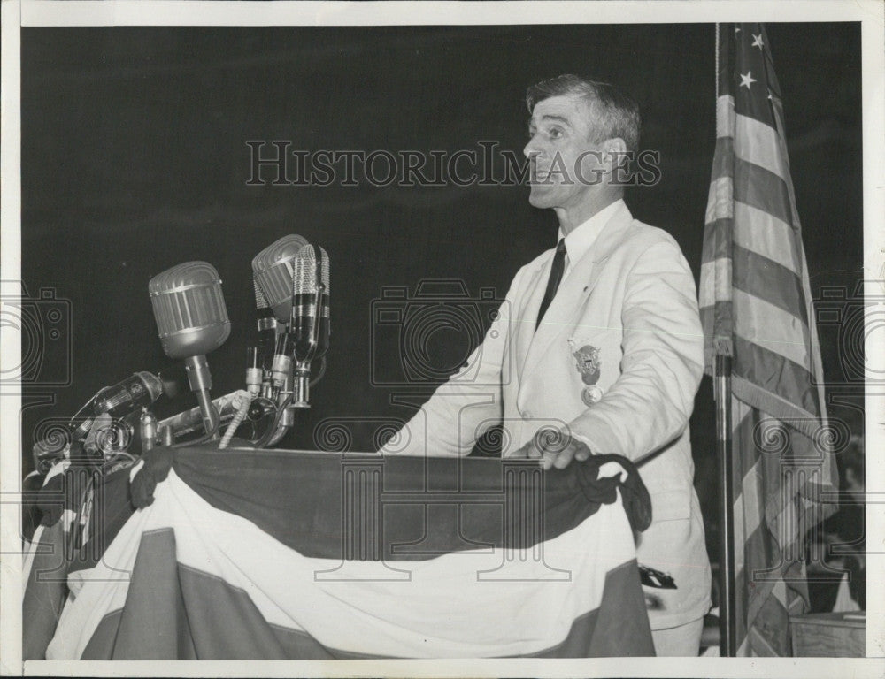 1944 Press Photo Governor Leverett Saltonstall Of Massachusetts Chicago Stadium - Historic Images