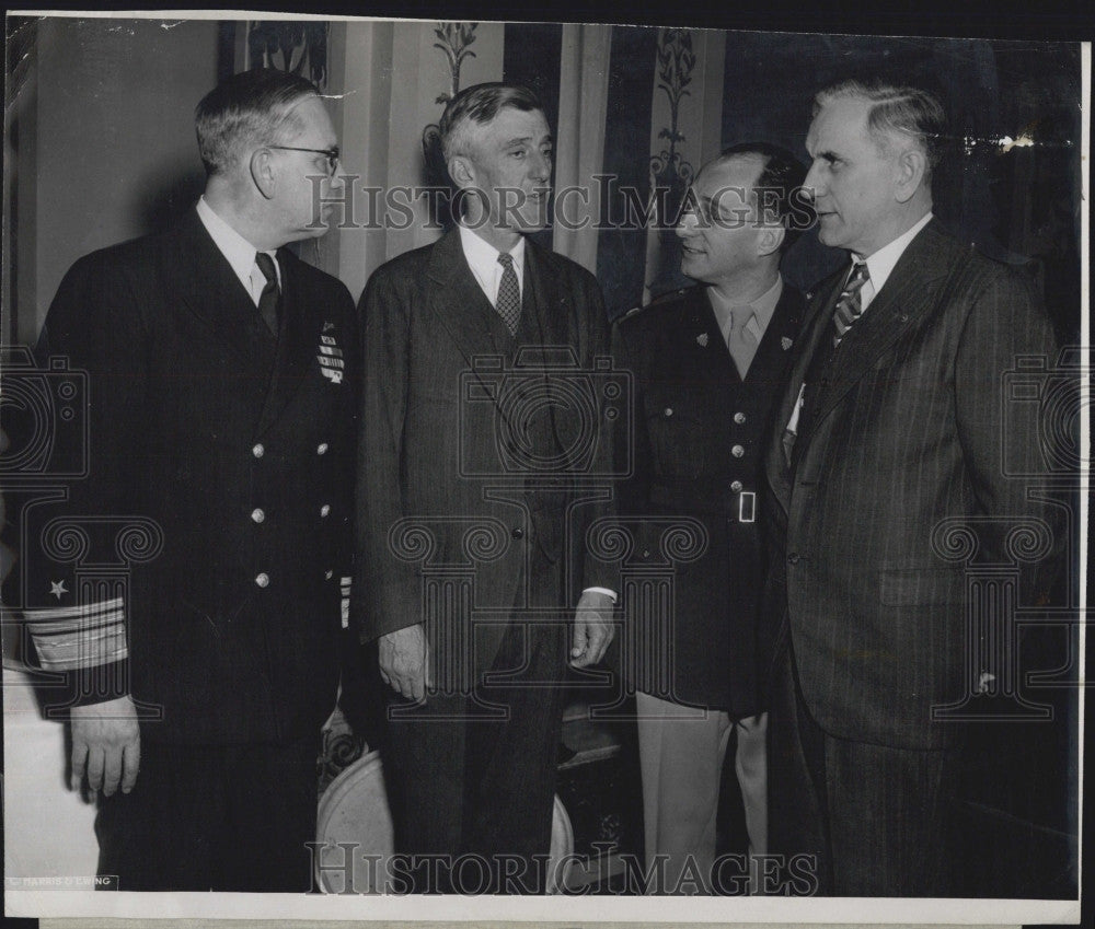 1946 Press Photo Vice Admiral Louis E. Denfield, Sen. Leverett Saltonstall, Lt. - Historic Images