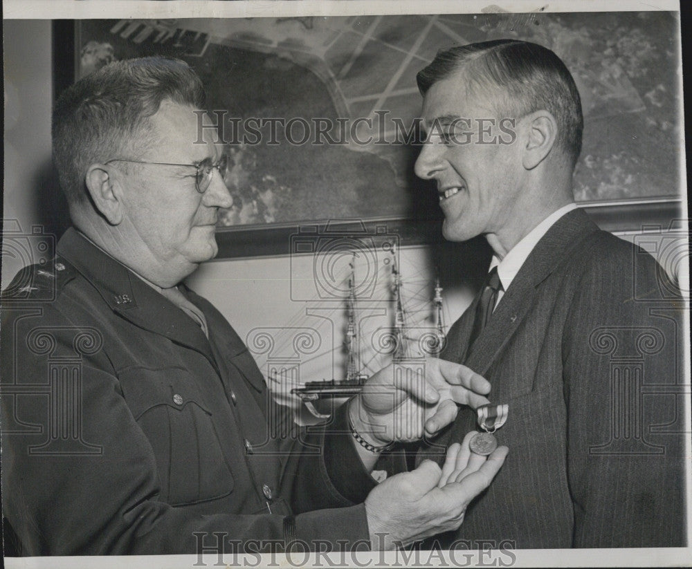 1946 Press Photo Senator Leverett Saltonstall and Maj. Gen. Lewis B. Hershey - Historic Images