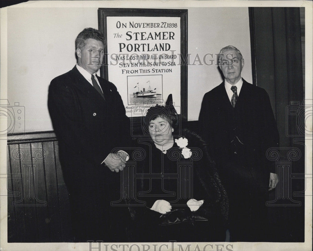 1946 Press Photo Edward Rowe Snow,Mrs.Malcolm Nichols &amp; John A. Thornquist - Historic Images