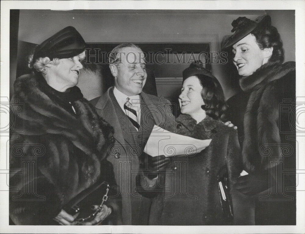 1941 Press Photo Republican Joseph Clarke Baldwin, with family - Historic Images