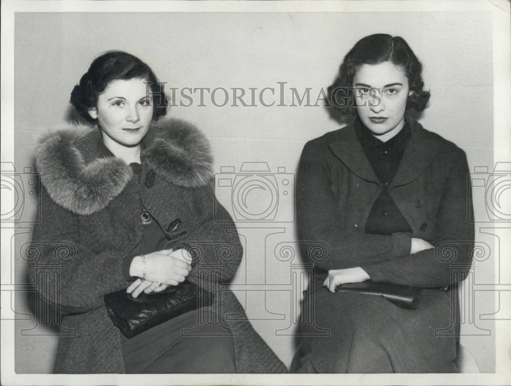 1935 Press Photo Mrs. Basil Banghart, and Helen Darkley - Historic Images