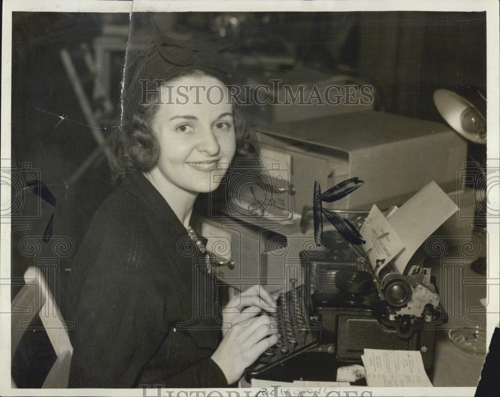 1948 Press Photo Mrs A.B. Casson,volunteer worker - Historic Images