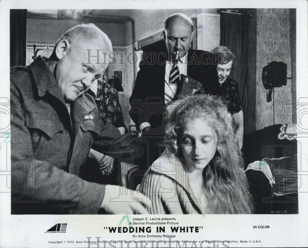 1972 Press Photo Leo Phillips and Carol Kane in &quot;Wedding In White&quot; - Historic Images