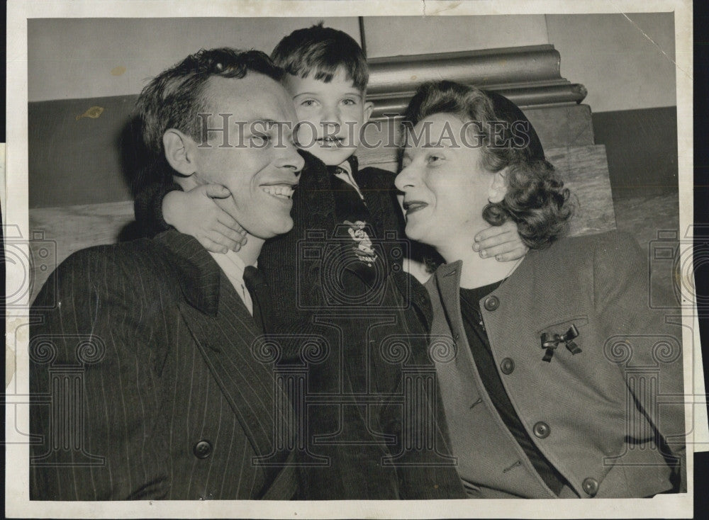 1948 Press Photo Anderson Byrd Wife Dorothy With Son Joseph Probate Court - Historic Images