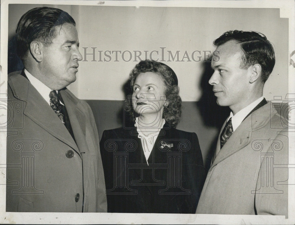 1948 Press Photo Anderson Byrd and Wife In Court With Attorney Frances Kelly - Historic Images