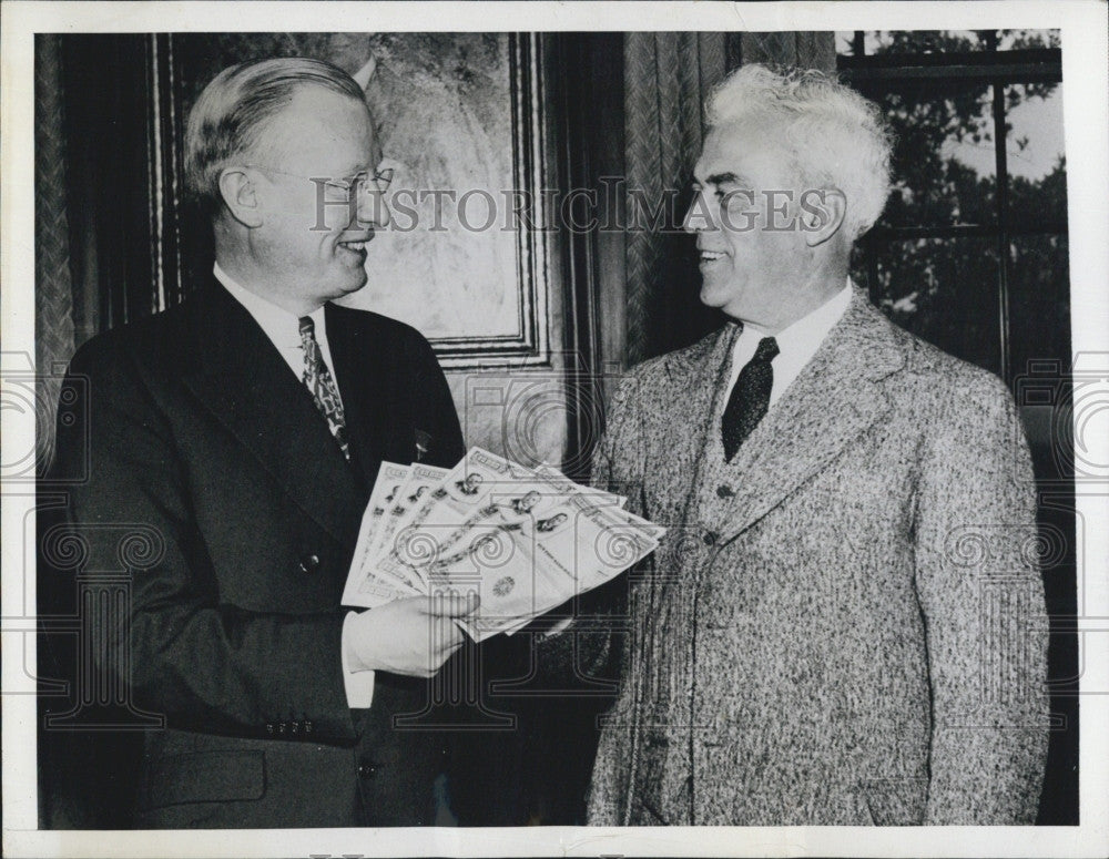 1945 Press Photo C Dorsey Warfield ,publisher &amp; Dr HC Byrd U of Maryland - Historic Images