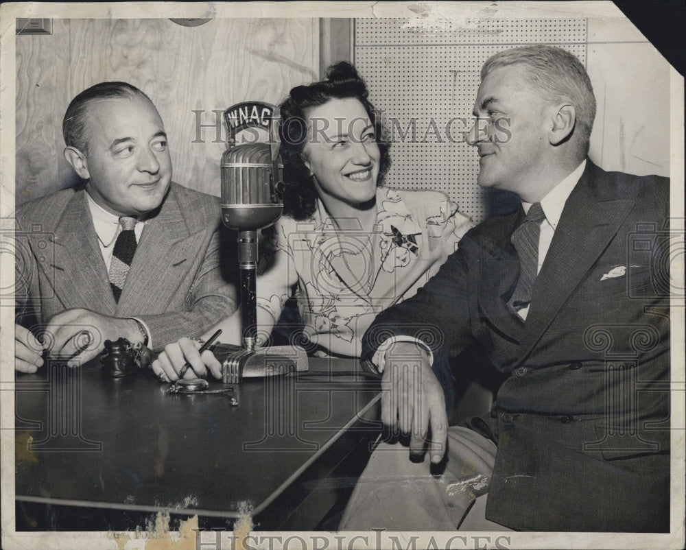 1949 Press Photo Austin Lake Veteran Advocate With Morton Downey Louise Morgan - Historic Images