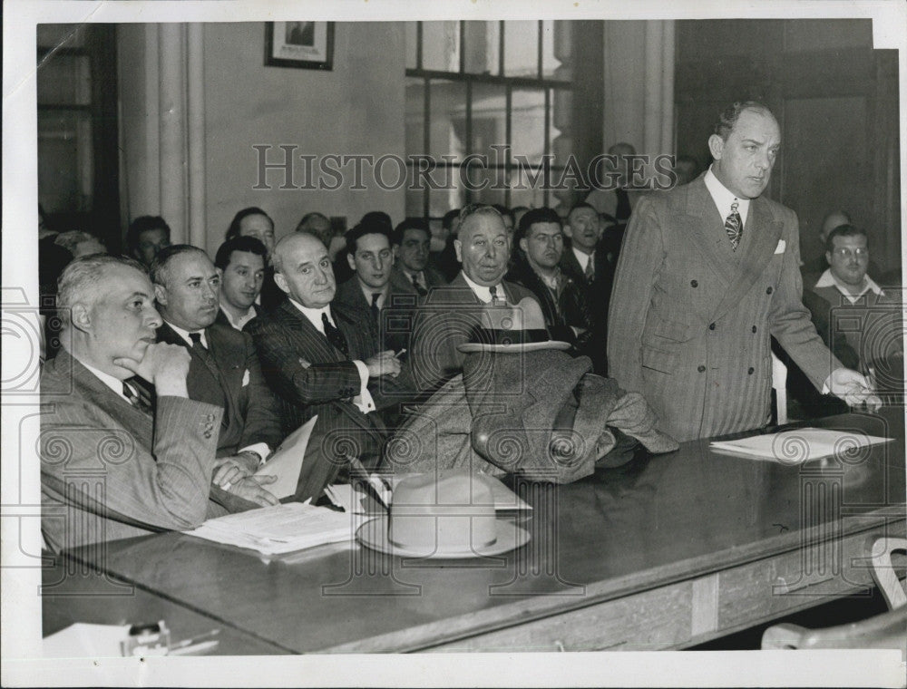 1945 Press Photo Frank Sawyer President of Boston Cab Association at Hearing - Historic Images