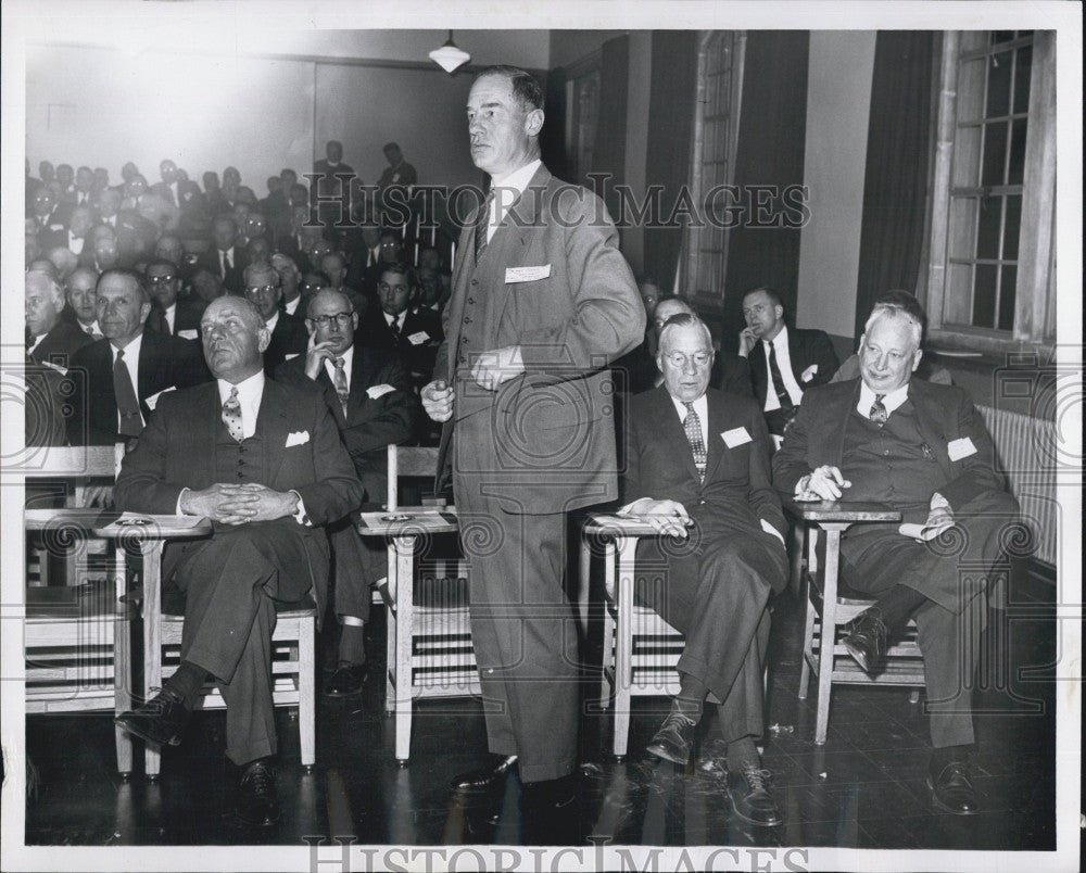 1956 Press Photo 1st National Bank Pres Lloyd Brace Speaking at Seminar at Bosto - Historic Images