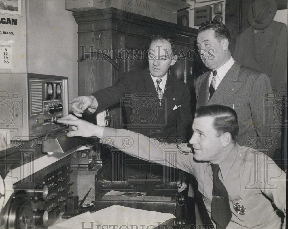 1949 Press Photo Police cmdr LJ Scanlon,Chief J McMahon &amp; Sgt M Hanley - Historic Images