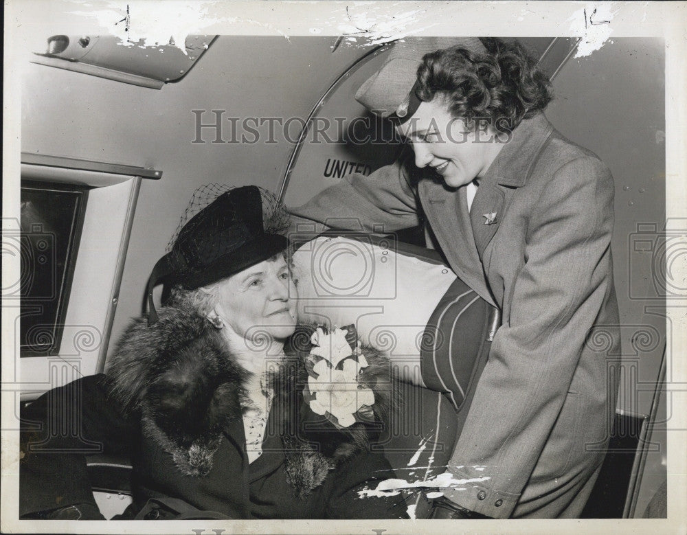 1944 Press Photo Mrs Nettie Durgan &amp; UAL hostess Jane McClean - Historic Images