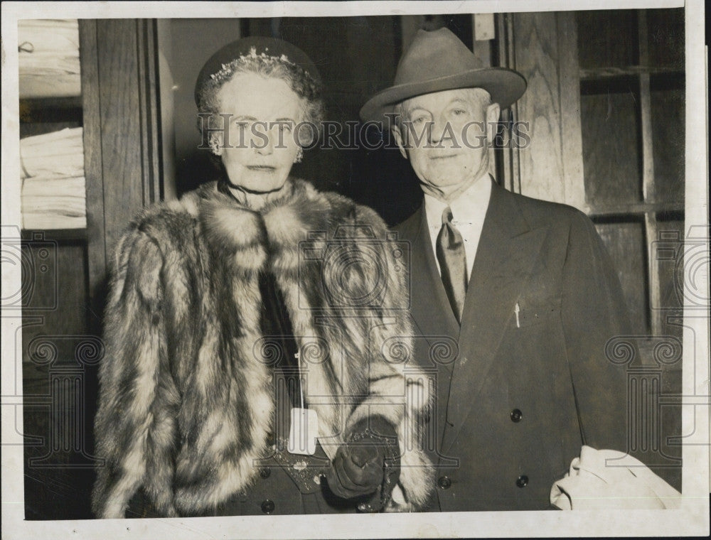 1947 Press Photo Dr. and Mrs. Frank Leahy - Historic Images