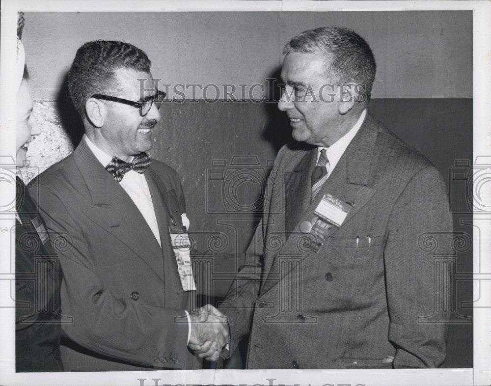 1949 Press Photo Rotary President Percy Hodgson Greets Outgoing President - Historic Images