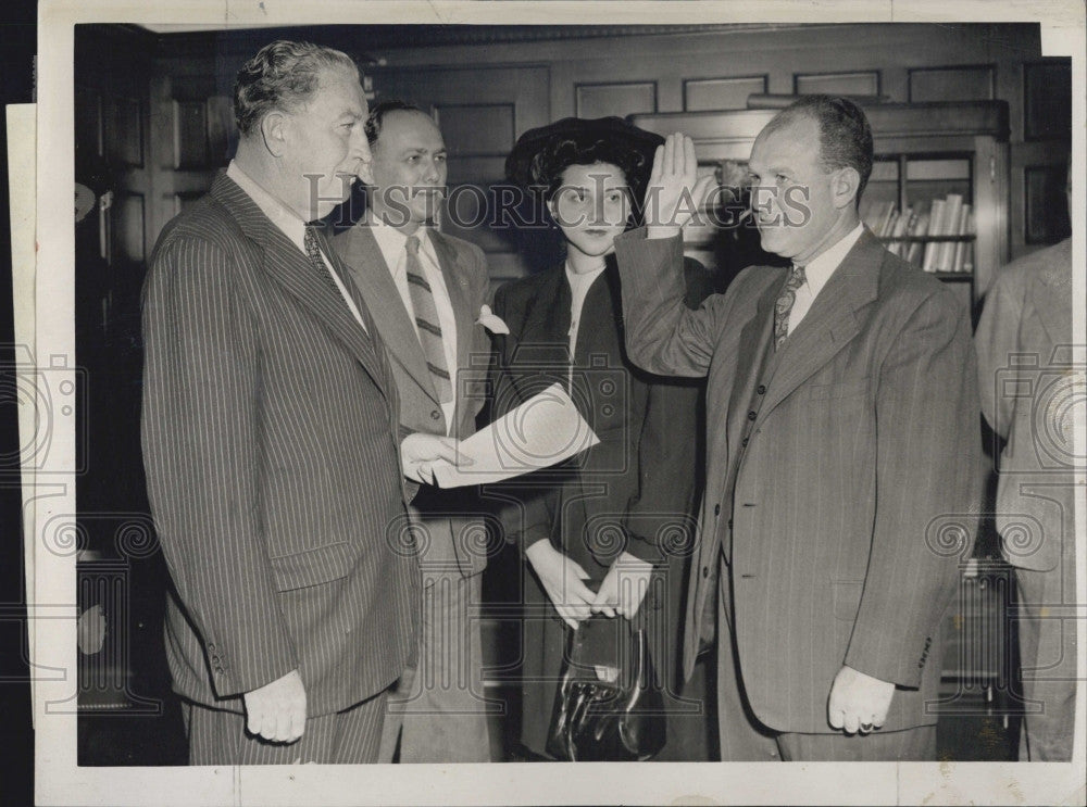 1946 Press Photo Assistant US Attorney Charles Miller Sworn In - Historic Images