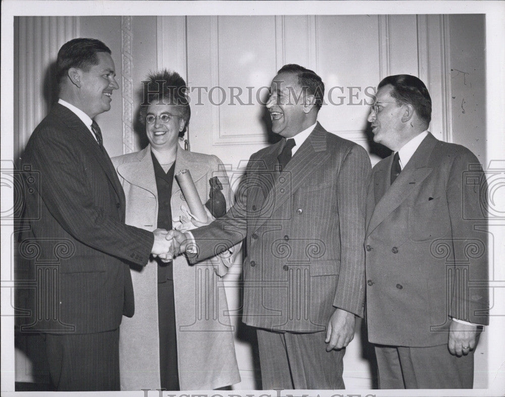 1947 Press Photo Gov RL Bradford,CR Albreti &amp; wife &amp;VO Cote - Historic Images