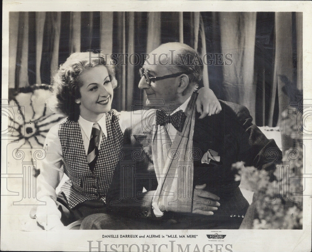 1942 Press Photo Danielle Darrieux & Alerme Star In Mille. Ma Mere - Historic Images