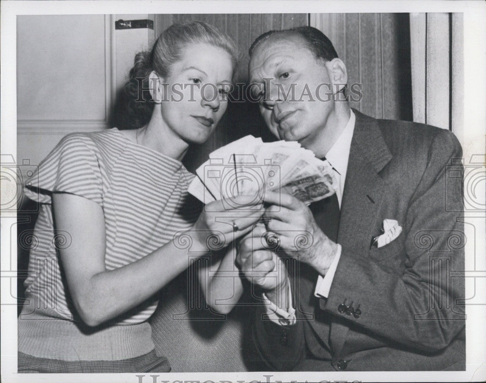 1950 Press Photo Jack Benny & Pat Cockburn - Historic Images