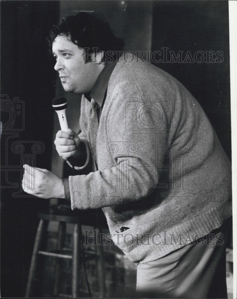 Press Photo American actor, Joe Allasky on stage - Historic Images