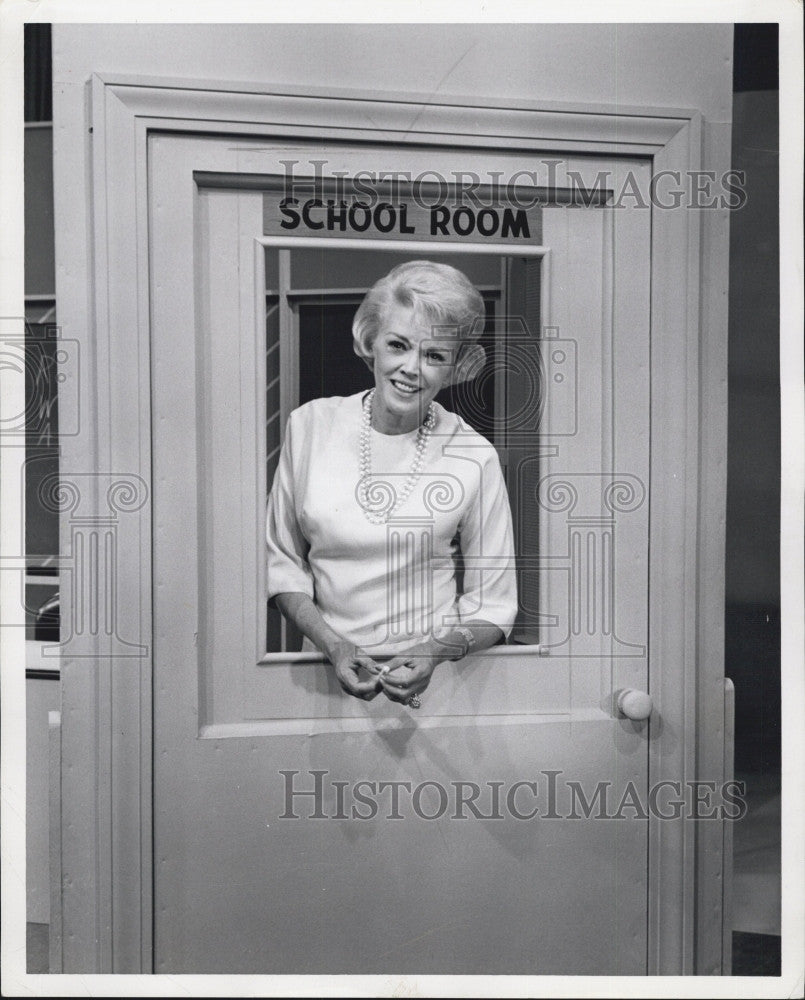 1963 Press Photo Actress Fran Allison on TV - Historic Images